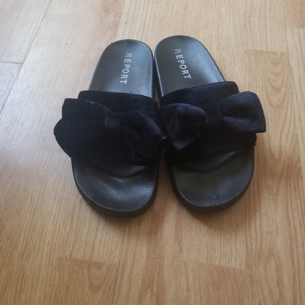 Black bow slide shoes